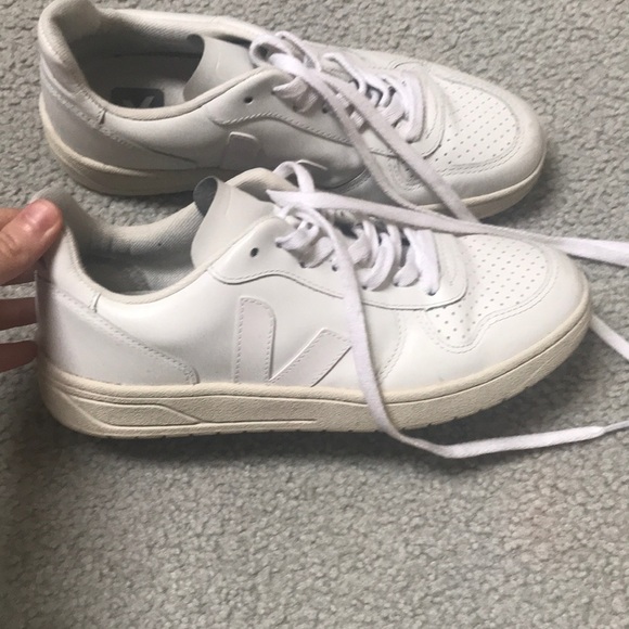 Veja V-10 low top leather sneakers all white. - Picture 4 of 8